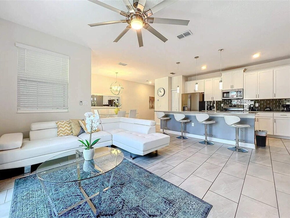 Stunning 4Bd W/ Pool @ Storey Lake 5019