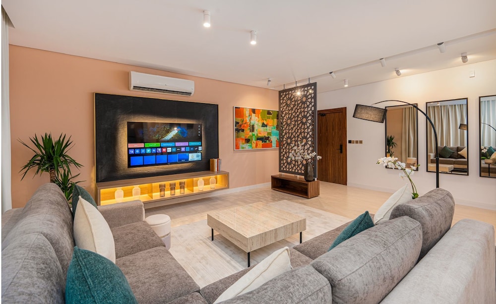Lovely & Stylish 2-bedroom Flat in Almughrizat