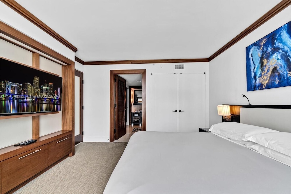 Carillon Miami Beach Private Suites