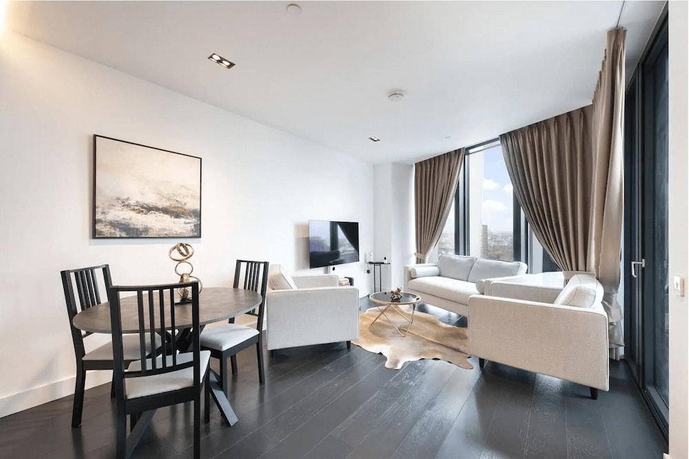 One-Bedroom Balcony Apartment City View
