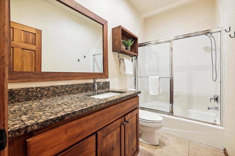 Pet-friendly 4 Bedroom Townhome in Frisco - Short Drive to Breck!
