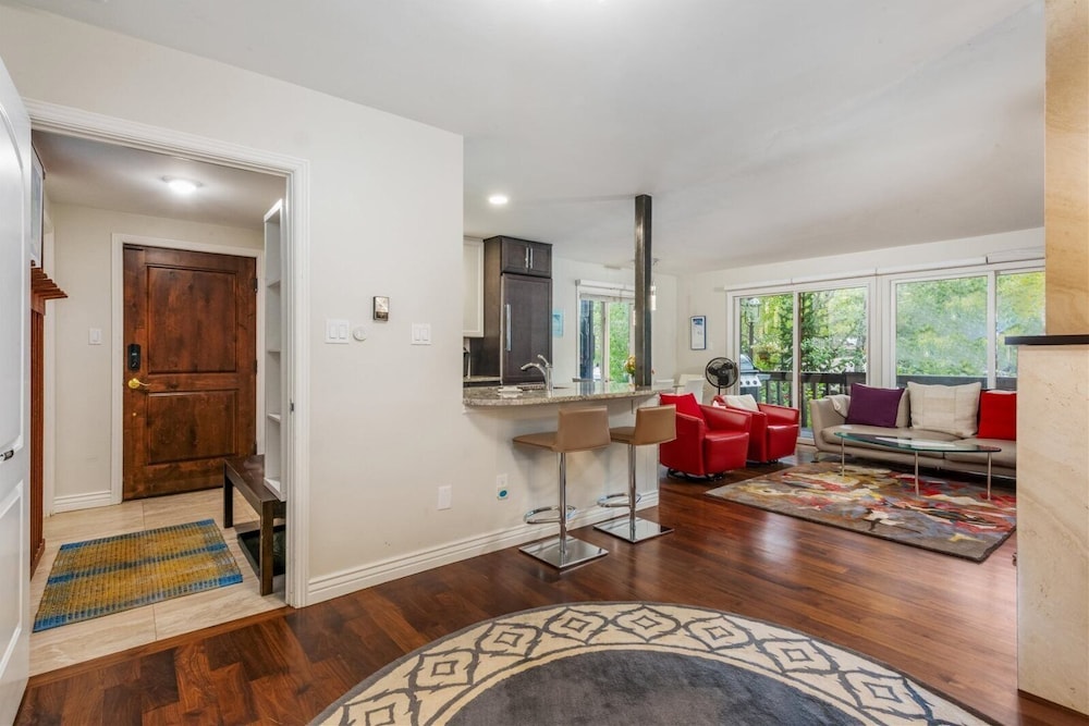 Cozy and Convenient 2BR in Vail Village - Walk to Gondola One