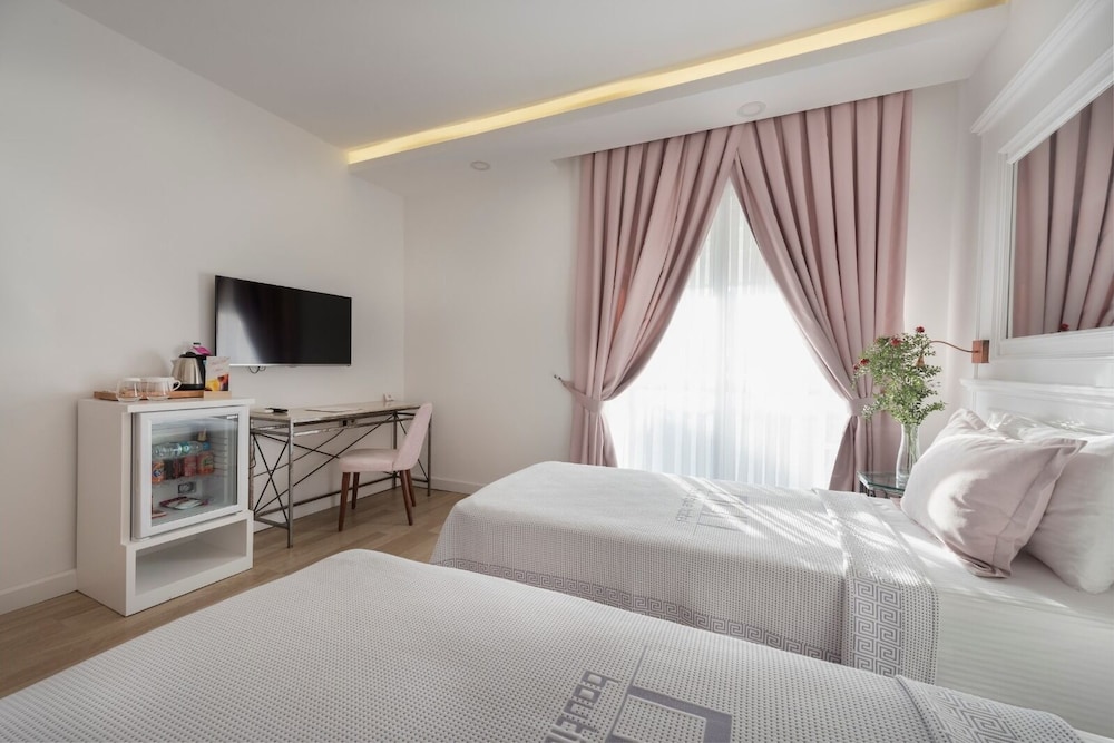 Nun By Laren Hotels - Image 10