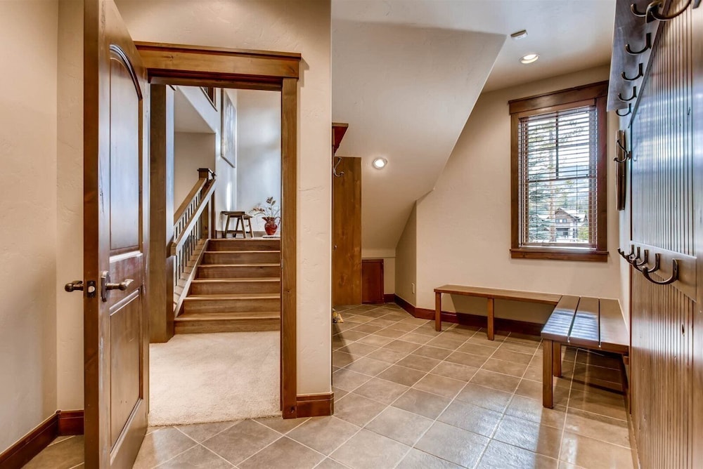 Breck_snowy_point_chalet