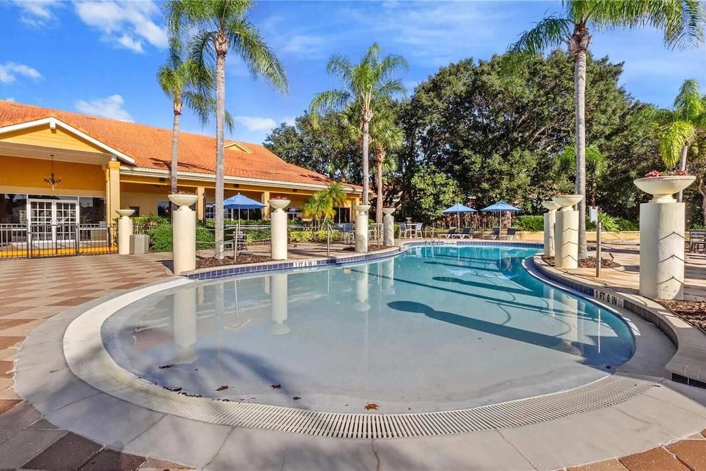 Bright 3B w Pool Close to Disney Encantada 8545