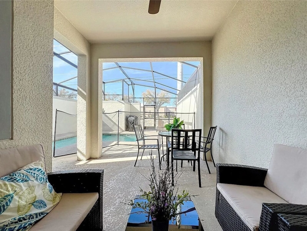Stunning 4Bd W/ Pool @ Storey Lake 5019