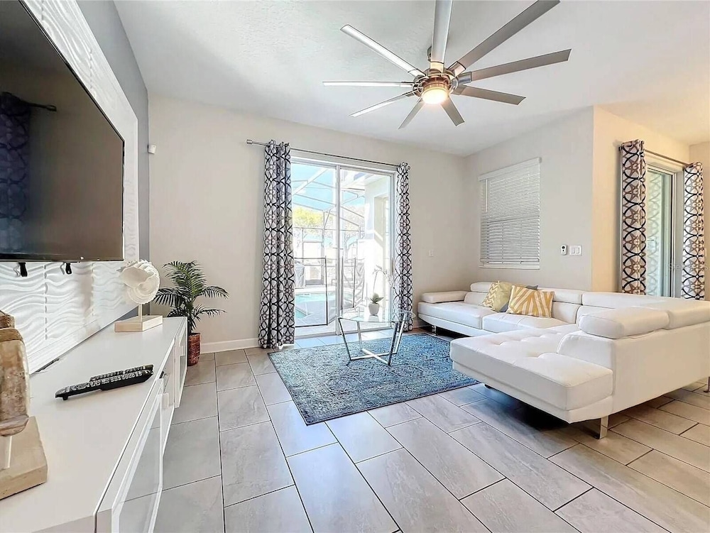 Stunning 4Bd W/ Pool @ Storey Lake 5019