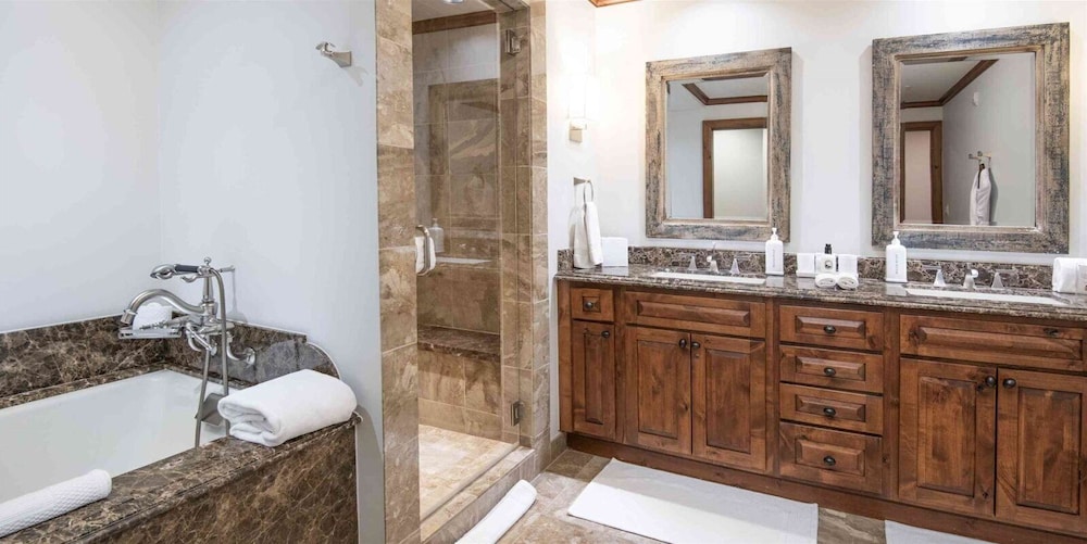 Spectacular 4 Bedroom Ritz-carlton Penthouse Residence in Vail, Colorado