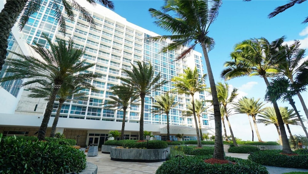 Carillon Miami Beach Private Suites
