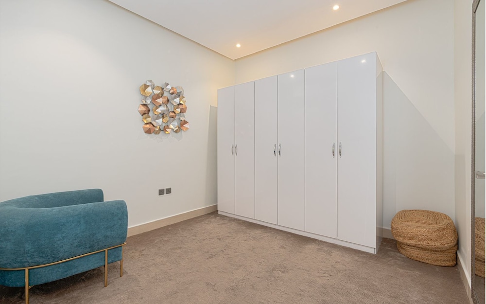 Stylish& Modern Apartment in Alwadi