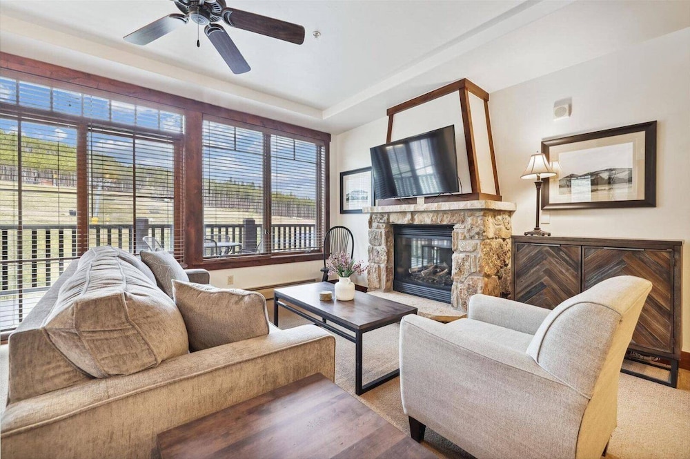 Luxury Crystal Peak Lodge 2 Bedroom Condo - Ski In, Ski Out