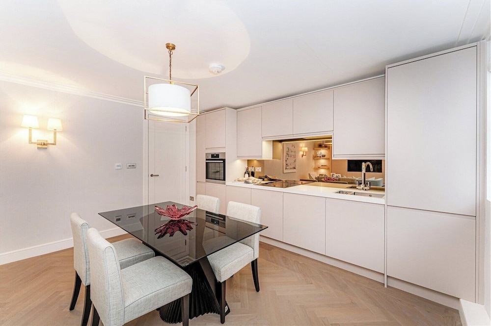 2bed-2bath-aircon-wifi-smarttv-ws98