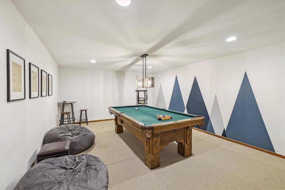 Pet-friendly 3 Bedroom Townhome in Frisco - Short Drive to Breck!