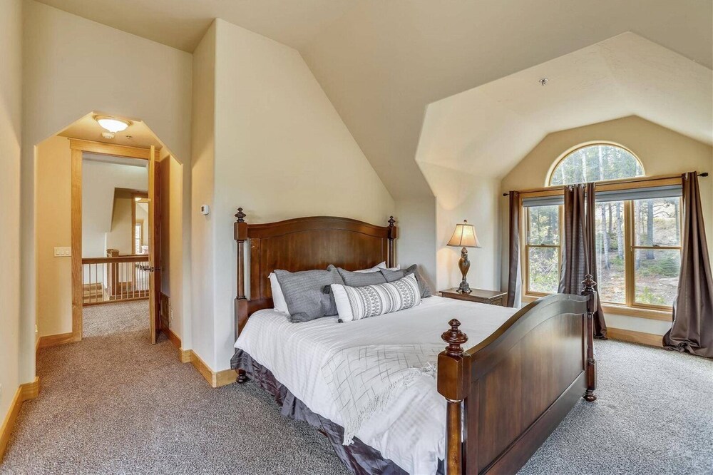 Luxury 5 Bedroom Pet-friendly Home in Breckenridge - 2 Miles to Main Street