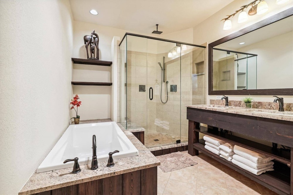 Pet-friendly 4 Bedroom Townhome in Frisco - Short Drive to Breck!