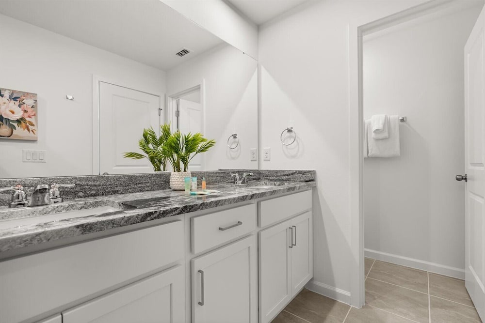 Luxurious 4BR Villa Pool close to Disney