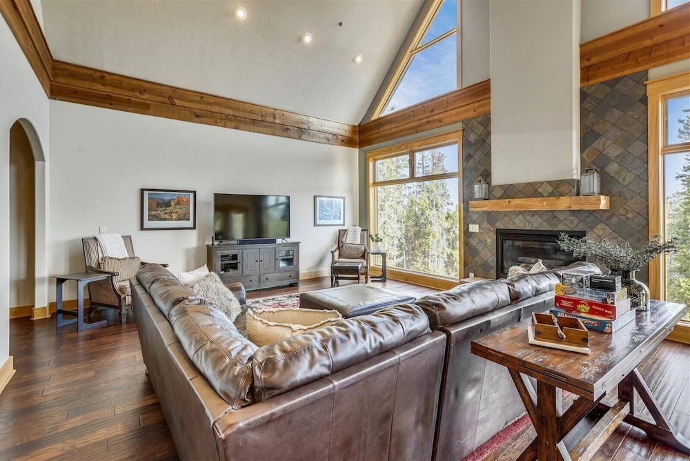 Luxury 5 Bedroom Pet-friendly Home in Breckenridge - 2 Miles to Main Street
