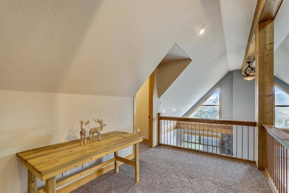 Luxury 5 Bedroom Pet-friendly Home in Breckenridge - 2 Miles to Main Street