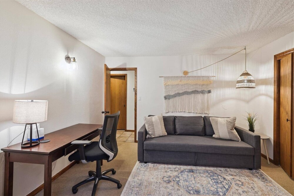 Pet-friendly 3 Bedroom Townhome in Frisco - Short Drive to Breck!