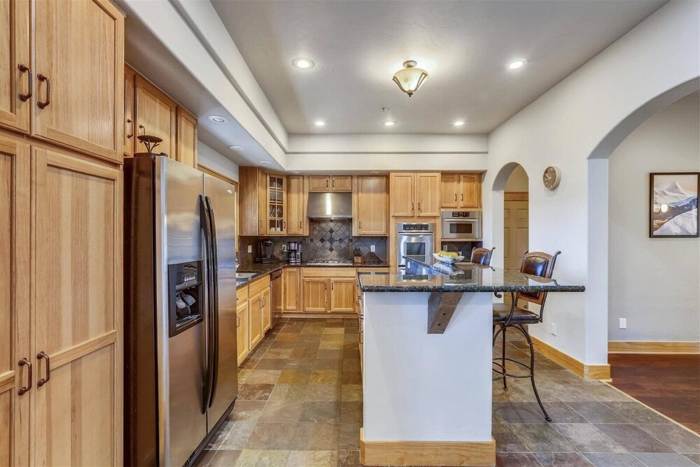 Luxury 5 Bedroom Pet-friendly Home in Breckenridge - 2 Miles to Main Street