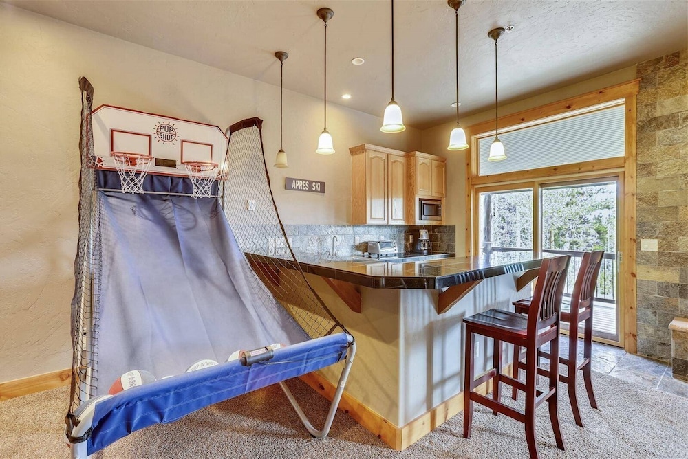 Luxury 5 Bedroom Pet-friendly Home in Breckenridge - 2 Miles to Main Street
