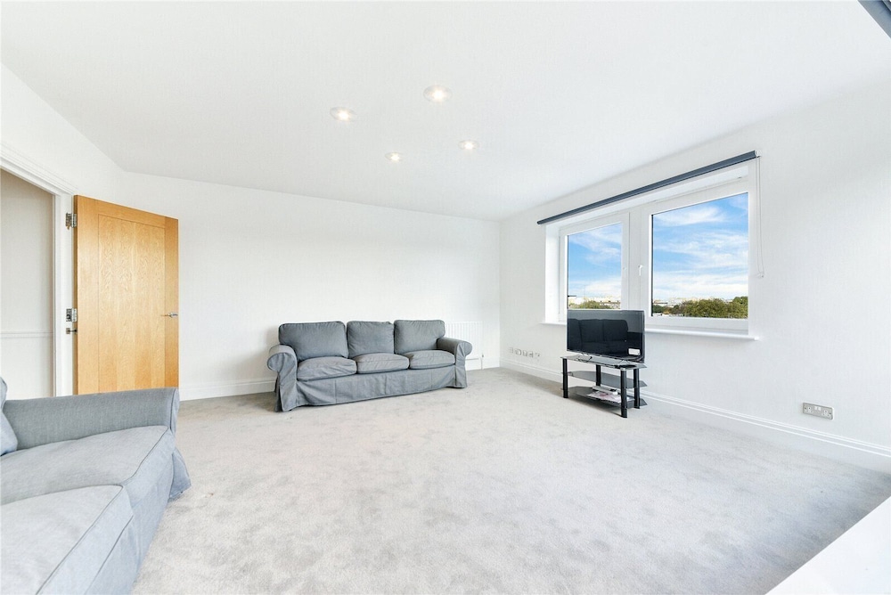 Immaculate 2-bed House in Earls Court W14