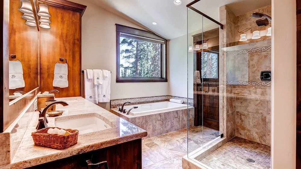 Breck_rocky_mtn_lodge