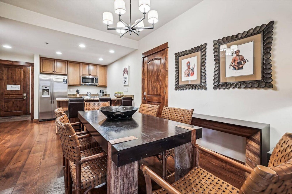 Luxury Ski-in/ski-out Bluesky 2 Bedroom Condo