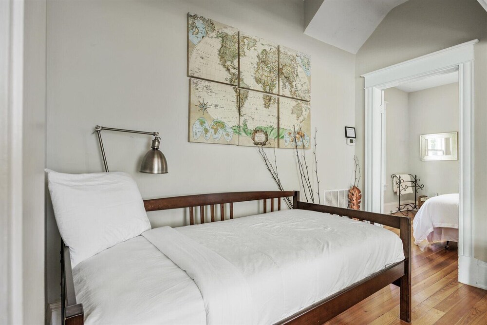 Casa Doble - Two Units, One Location! view 5