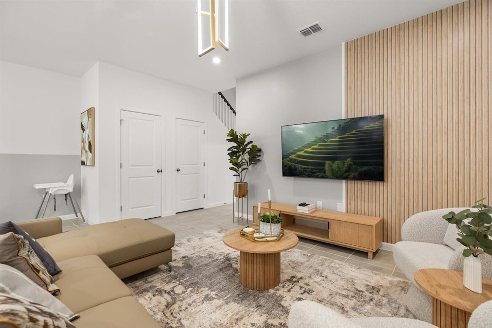 Luxurious 4BR Villa Pool close to Disney