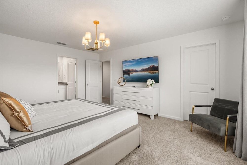 Luxurious 4BR Villa Pool close to Disney