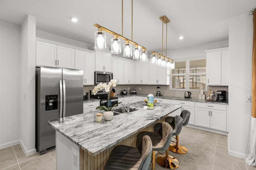 Luxurious 4BR Villa Pool close to Disney