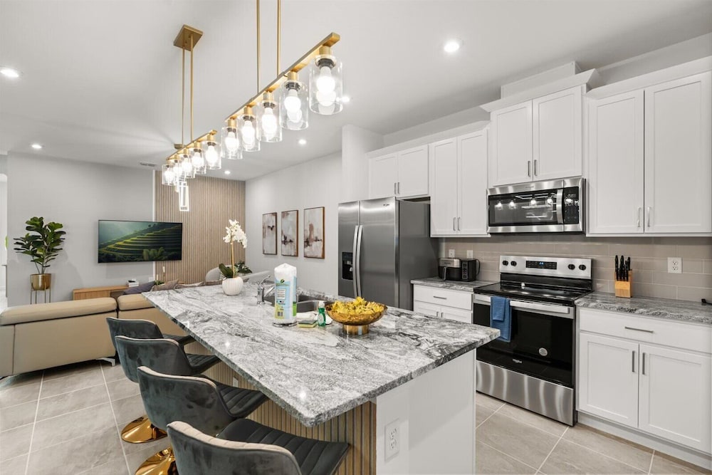 Luxurious 4BR Villa Pool close to Disney
