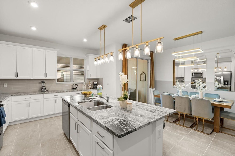 Luxurious 4BR Villa Pool close to Disney