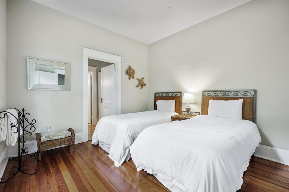 Casa Doble - Two Units, One Location! view 2