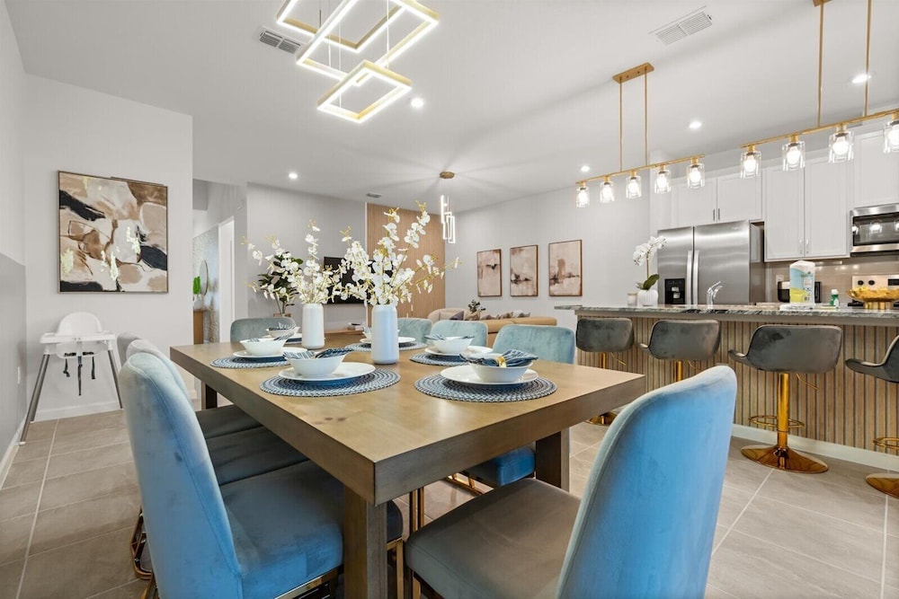 Luxurious 4BR Villa Pool close to Disney