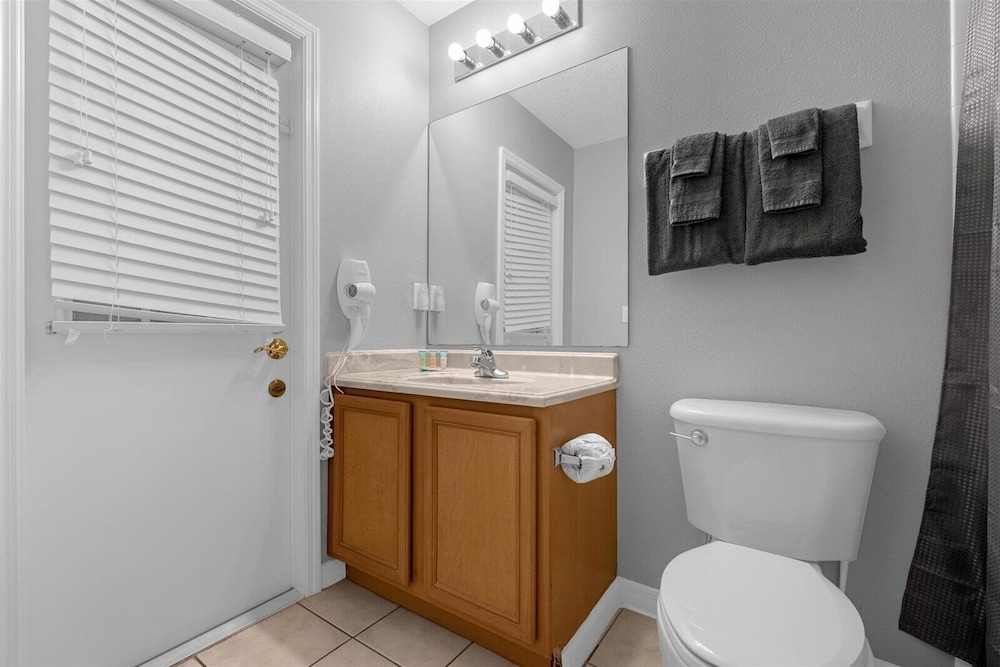 Davenport Luxury 8-Guest Villa