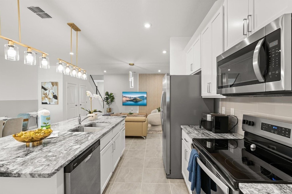 Luxurious 4BR Villa Pool close to Disney