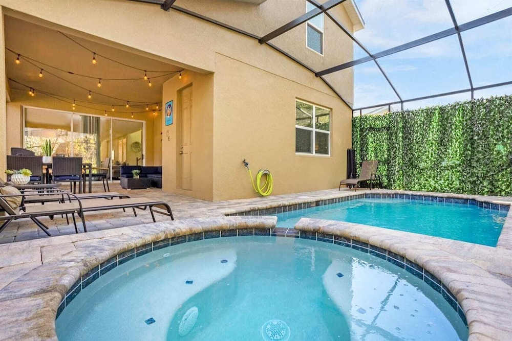 Spectacular 7BR Home w Pool & Arcade Near Disney