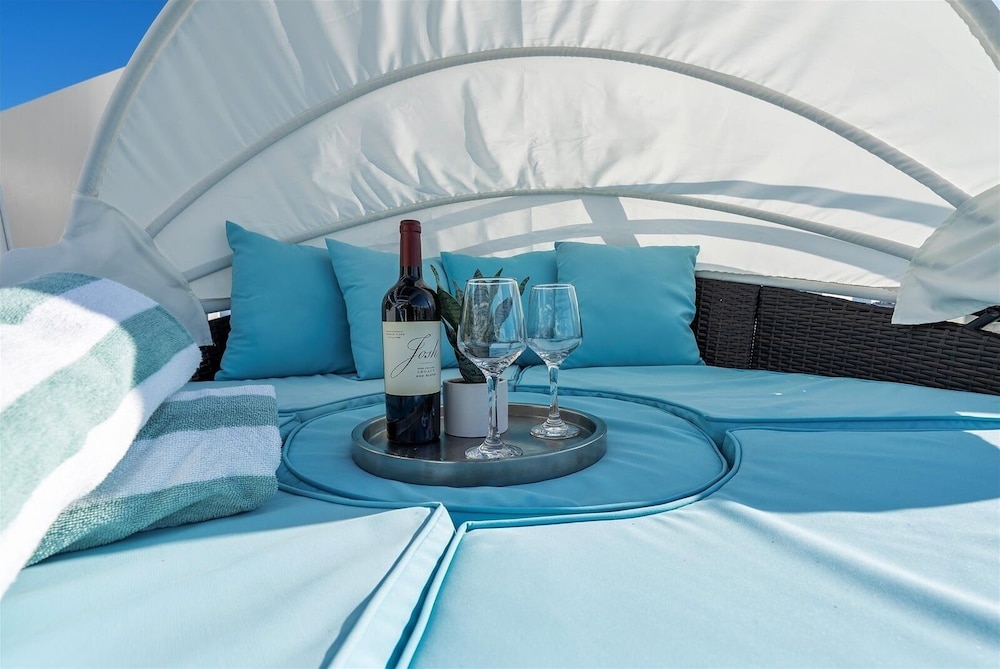 Penthouse Mar Azul South Beach On Ocean Drive Miami Beach 1 Bedroom Home by RedAwning - Image 2