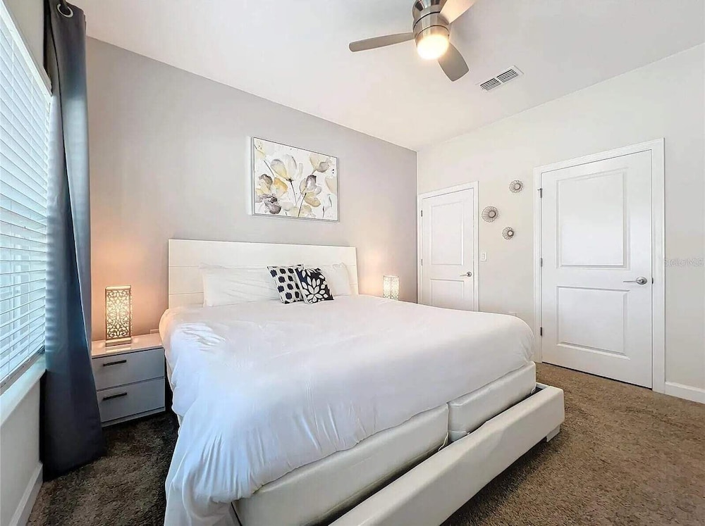 Stunning 4Bd W/ Pool @ Storey Lake 5019