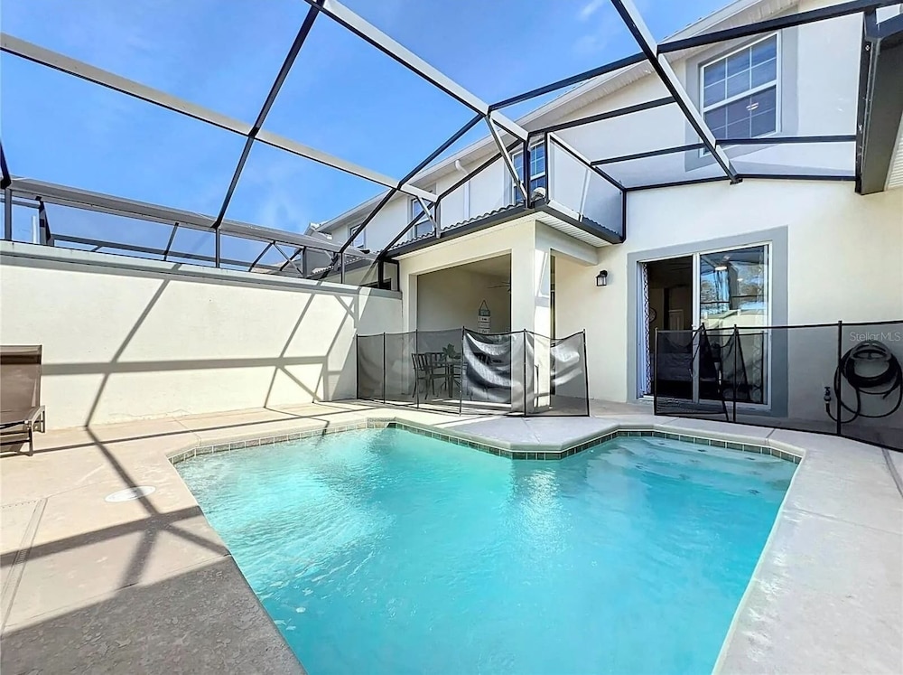 Stunning 4Bd W/ Pool @ Storey Lake 5019