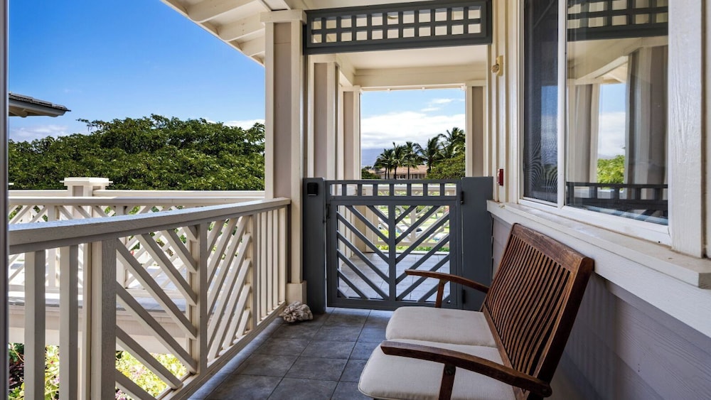 Top-floor Condo w/ Golf and Mountain Views - Pool, Gym, Wifi - Vrkcv