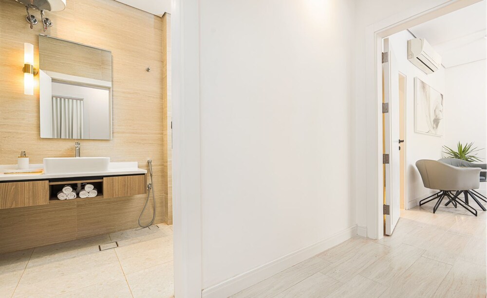 Luxurious 2-br Flat Almughrizat