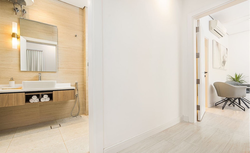 Spacious & Luxurious Flat in Almughrizat