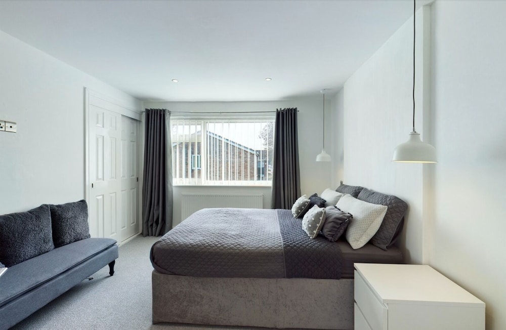 Inviting 2-bed House in Newcastle Upon Tyne view 5