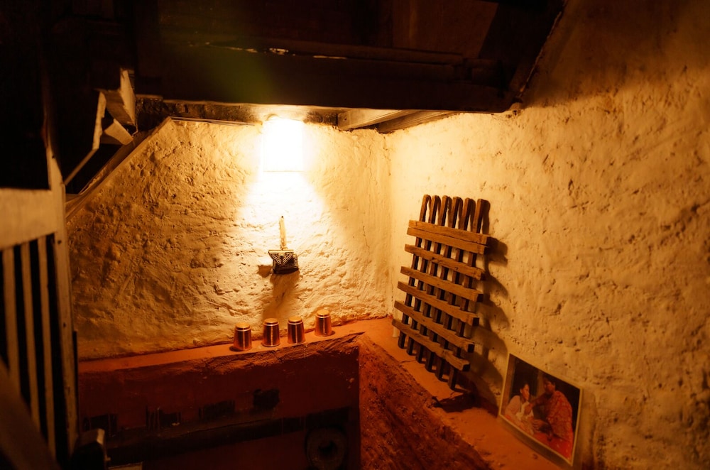 Hira Guest House
