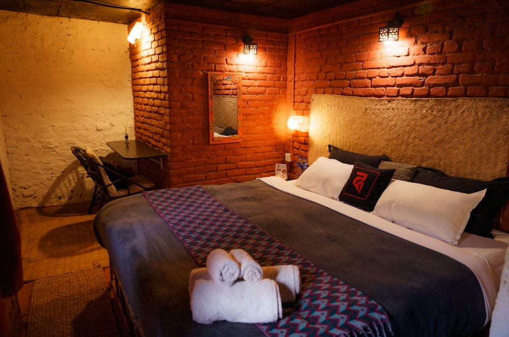 Hira Guest House