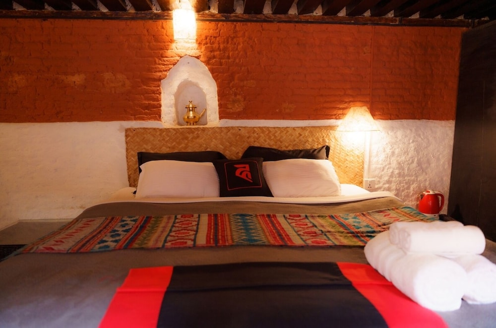 Hira Guest House