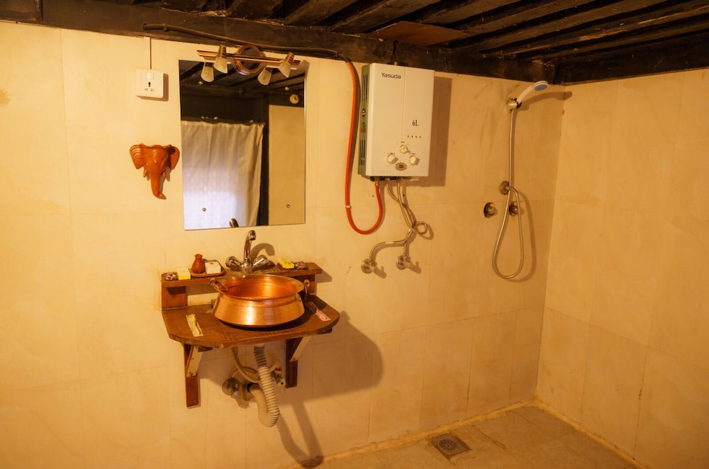 Hira Guest House